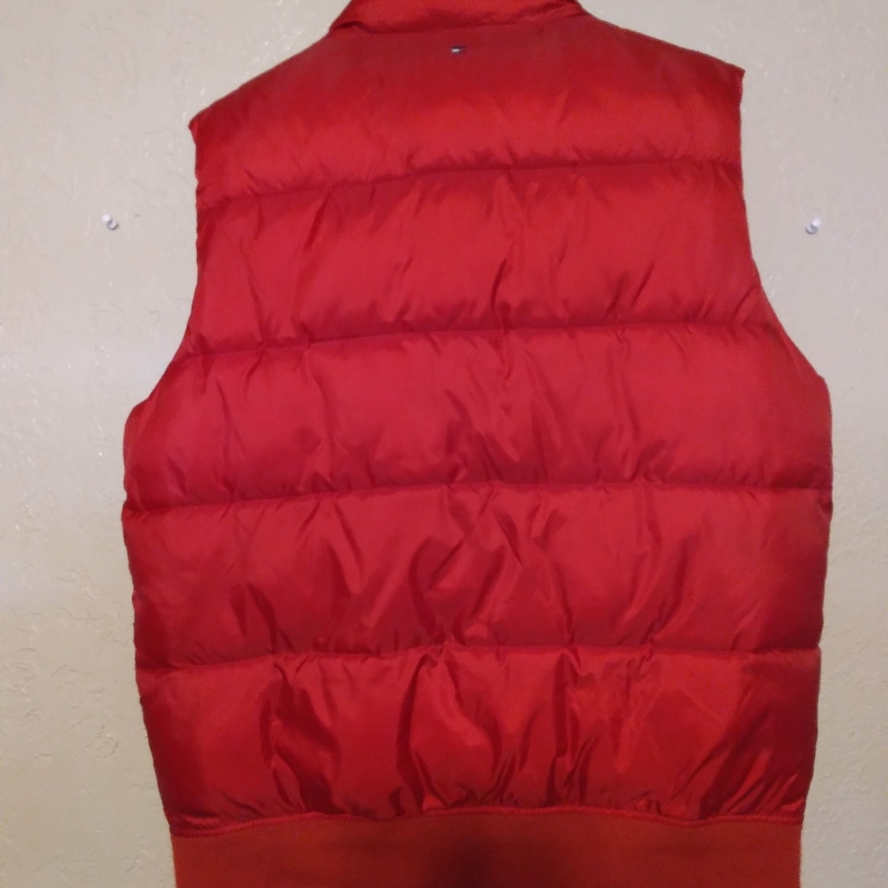 Tommy vest.